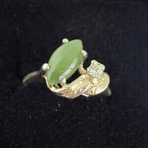 Vintage Estate Green Marquise Cabochon Ring Gold Tone Worn Patina Size 6.5